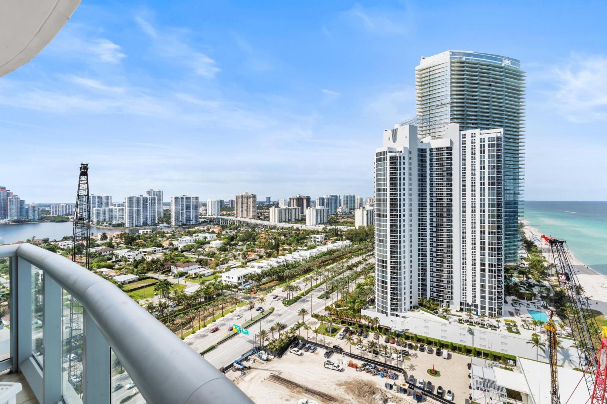 Above It All - A Luxurious Penthouse With High Ceilings Sunny Isles Beach Exterior photo